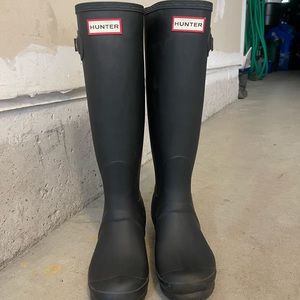 MATTE BLACK HUNTER BOOTS BRAND NEW